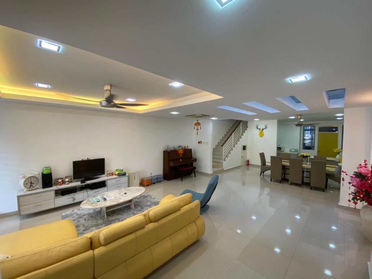 Entire Residential Home•Jia Residences Bkt Serdang沙登温暖的家 Seri Kembangan Exterior foto