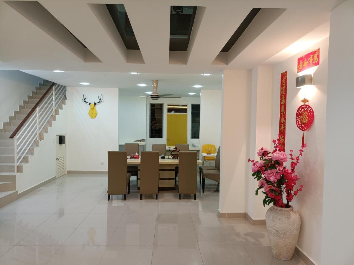 Entire Residential Home•Jia Residences Bkt Serdang沙登温暖的家 Seri Kembangan Exterior foto