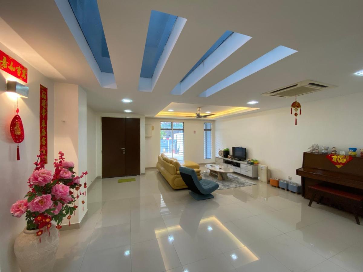 Entire Residential Home•Jia Residences Bkt Serdang沙登温暖的家 Seri Kembangan Exterior foto