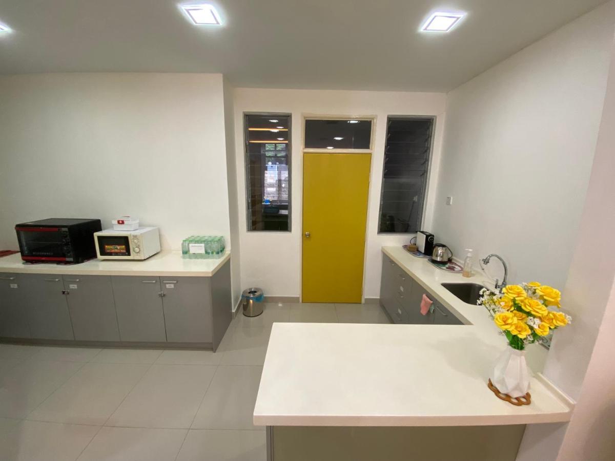 Entire Residential Home•Jia Residences Bkt Serdang沙登温暖的家 Seri Kembangan Exterior foto