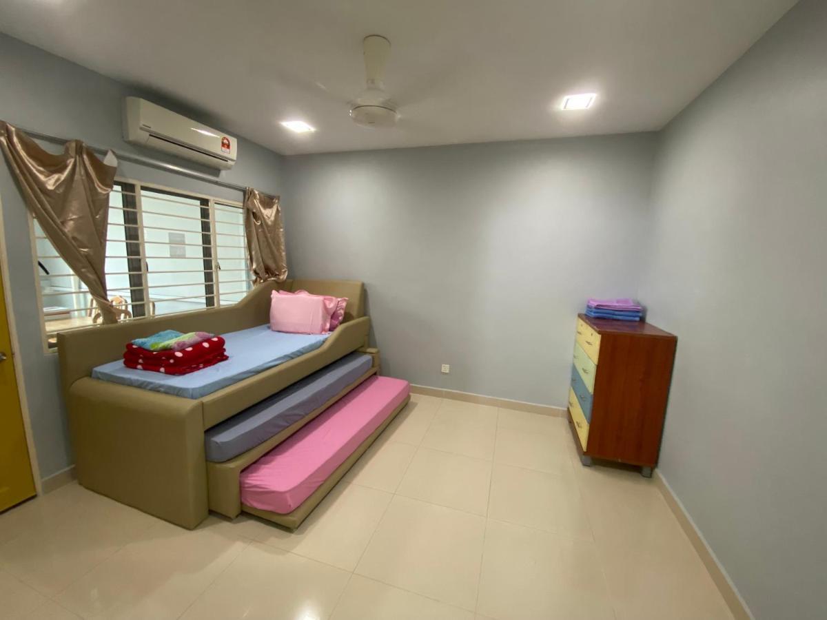 Entire Residential Home•Jia Residences Bkt Serdang沙登温暖的家 Seri Kembangan Exterior foto