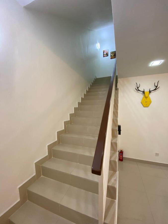 Entire Residential Home•Jia Residences Bkt Serdang沙登温暖的家 Seri Kembangan Exterior foto