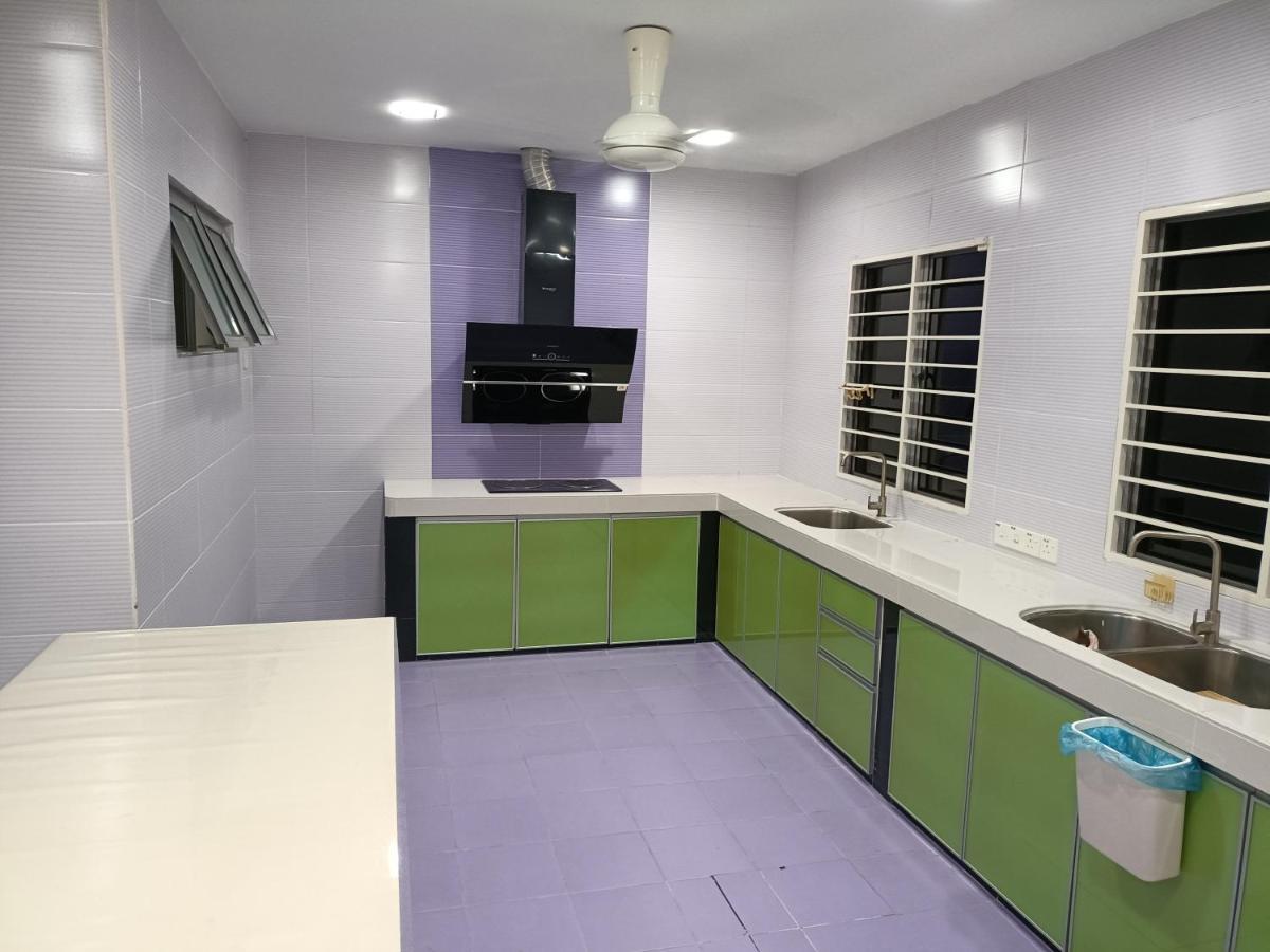 Entire Residential Home•Jia Residences Bkt Serdang沙登温暖的家 Seri Kembangan Exterior foto