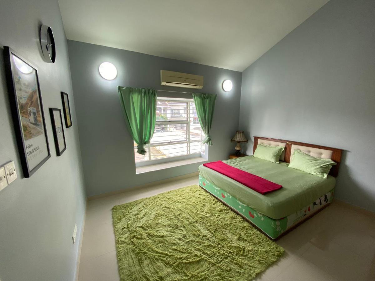 Entire Residential Home•Jia Residences Bkt Serdang沙登温暖的家 Seri Kembangan Exterior foto