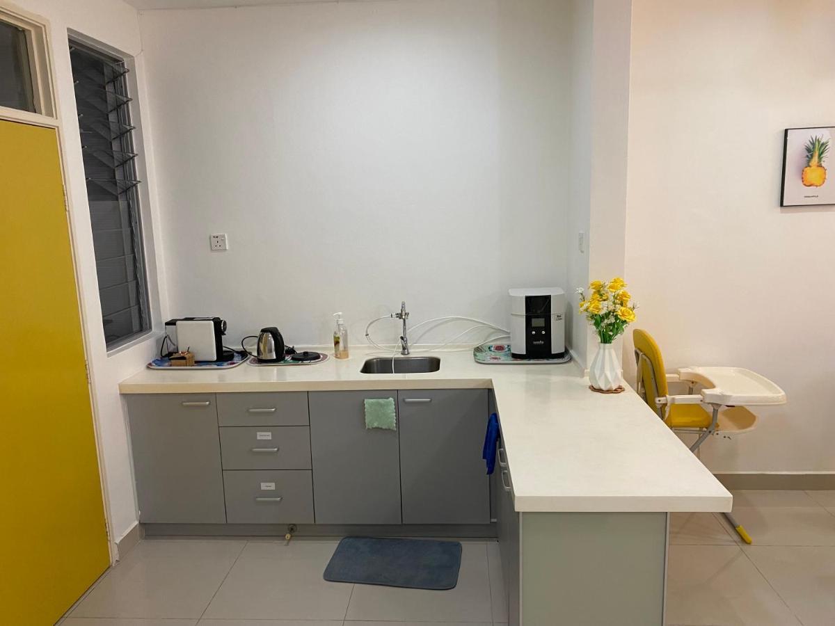 Entire Residential Home•Jia Residences Bkt Serdang沙登温暖的家 Seri Kembangan Exterior foto